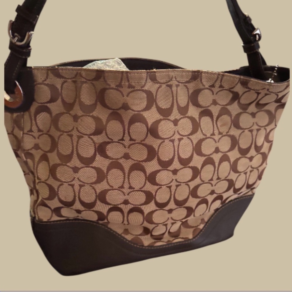 Classic Coach Shoulder Signature Brown  and Black Jacquard Bag - Picture 4 of 7